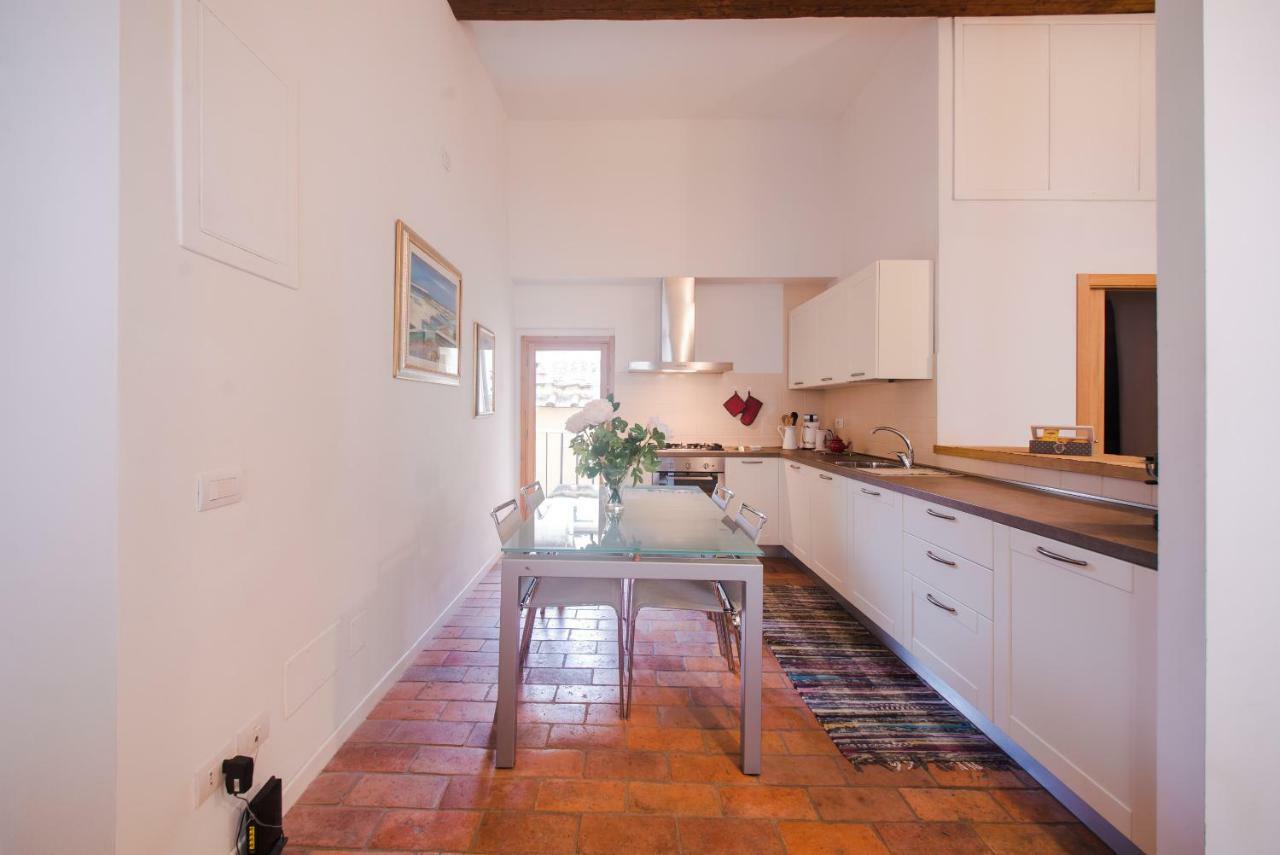 Location In Inviting Apartment Florenz